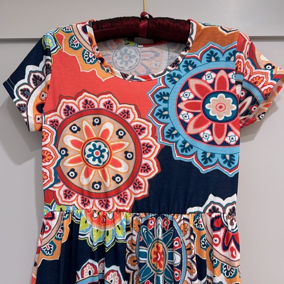 NWOT Bright printed maxi dress! M - Picture 2 of 2